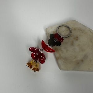 Vintage Disney Minnie Mouse keychain w/beaaded design silver tone keyring
